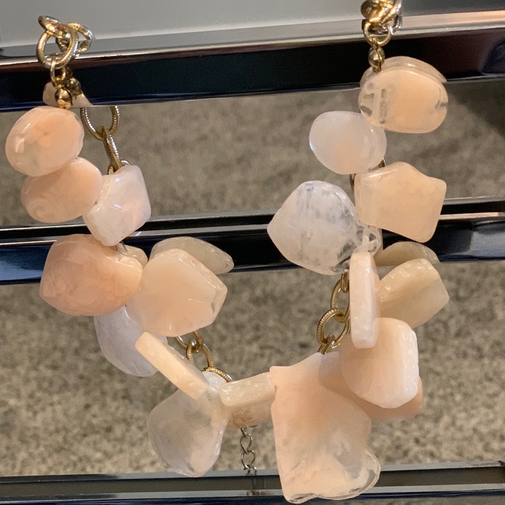 Plunder peach and gold necklace